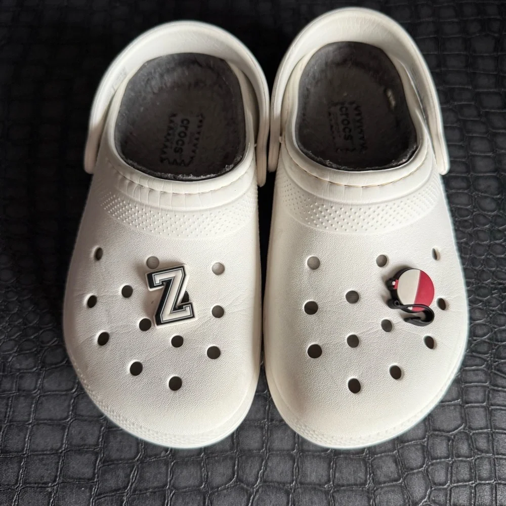 CROCS Kids White and Light Pink Classic Clog Pair with Charms size: C12